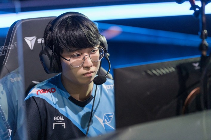 正面临一个 正面临一个